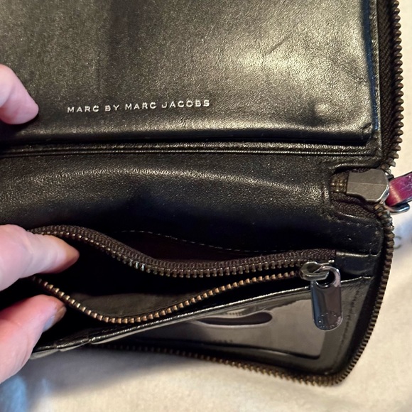Marc Jacobs wallet. GUC. Metallic color more visible in person. - Picture 2 of 6